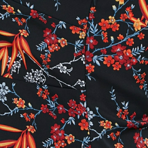 Forever 21 Floral summer dress with slit - Picture 5 of 9